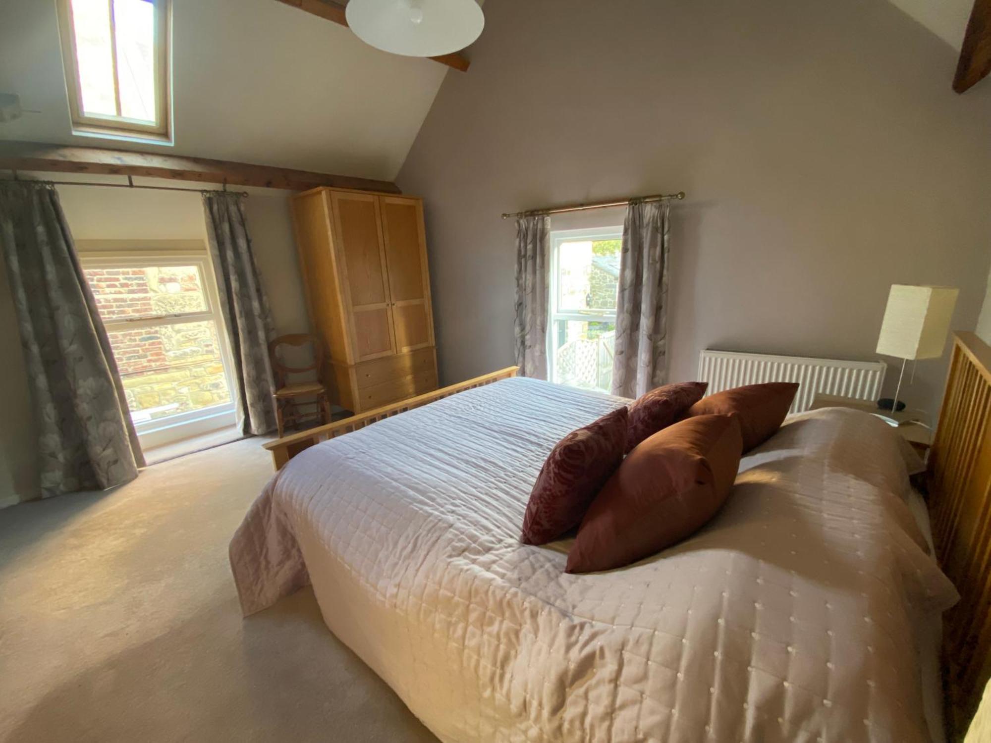 House - Charming, Historic, With Courtyard Holiday home *